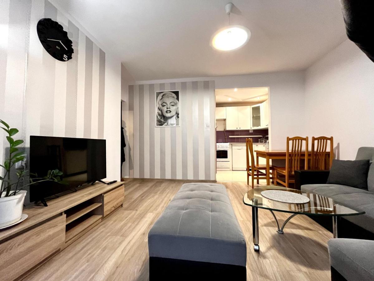 Charmig Apartment Cracovie Extérieur photo